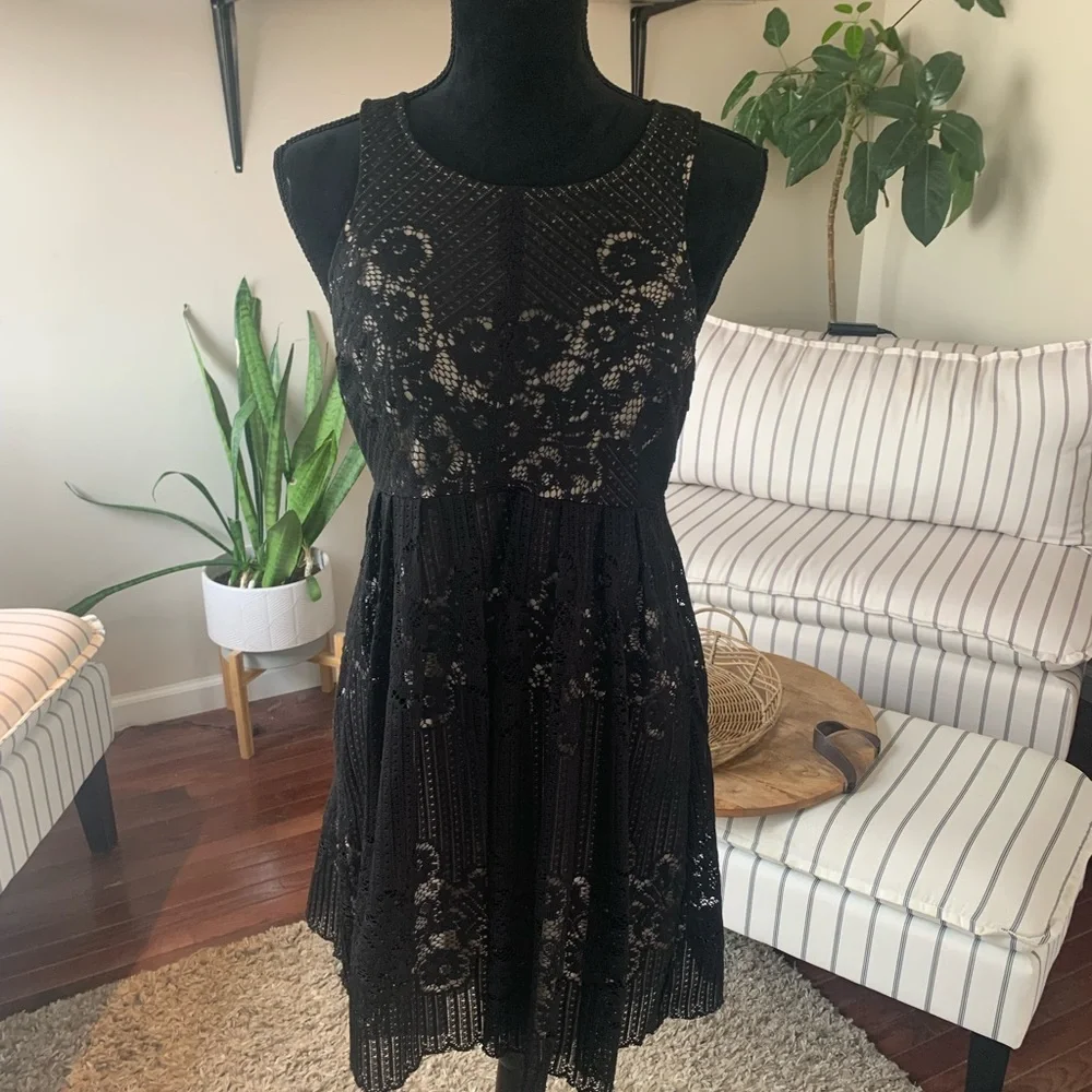Free People Rocco Black Lace Mini Dress with Nude Liner. Womens Size 2 NWOT - Picture 2 of 16